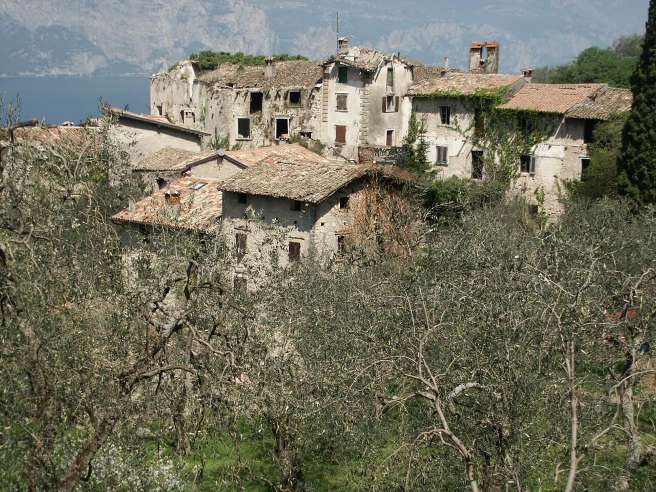 Restauro urbano dell’antico borgo di “Campo di Brenzone” Verona, 2005 – Committente privato